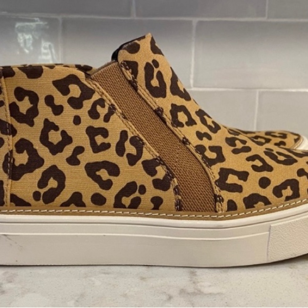 NWT Toms sneakers Bryce Doe Leopard print canvas New in Box SZ 8 - Picture 2 of 16